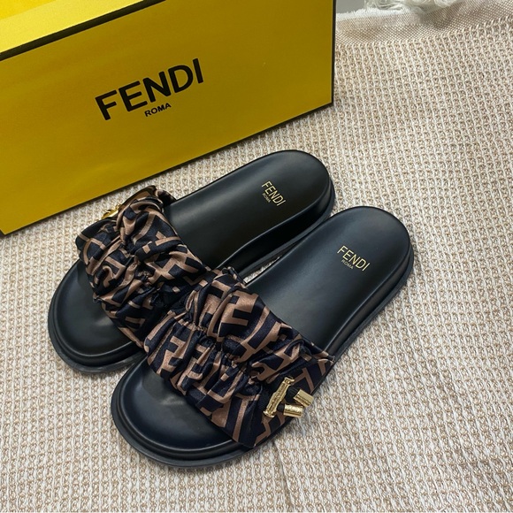 Fendi Women's Authentic Sandals - Picture 1 of 4